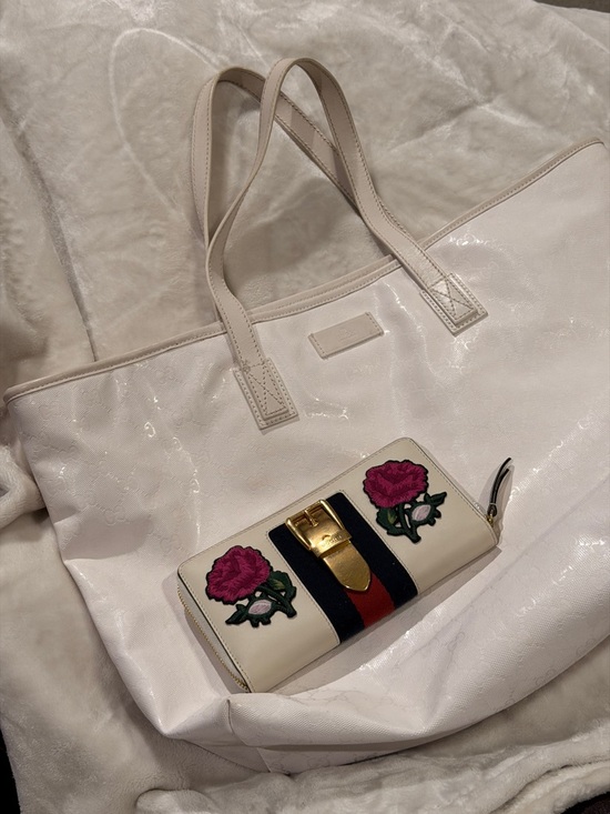 Gucci Handbags - Gucci White GG Canvas Tote + Sylvie Floral Wallet Matching Set